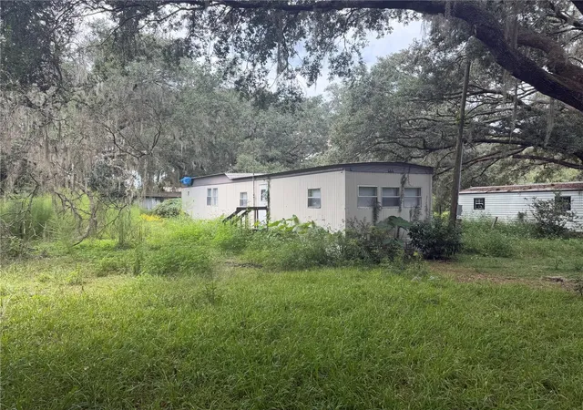 Photo 3 of Manufactured home for sale at 204 Johntry Rd, Hawthorne, FL 32640 | MLS# V4951706 | Listing updated on 2026-10-11