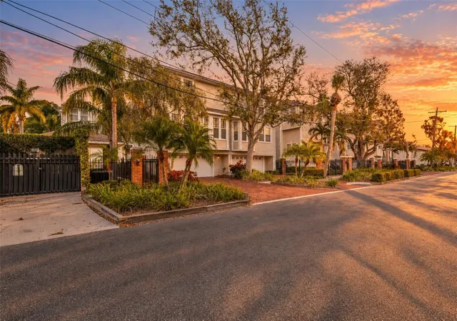 Photo 2 of Townhouse for sale at 3315 W De Leon St #1, Tampa, FL 33609 | MLS# TB8556157 | Listing updated on 2026-10-08