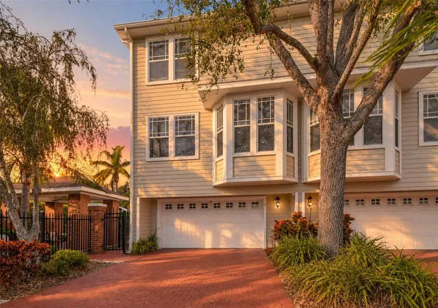 Photo 3 of Townhouse for sale at 3315 W De Leon St #1, Tampa, FL 33609 | MLS# TB8556157 | Listing updated on 2026-10-08