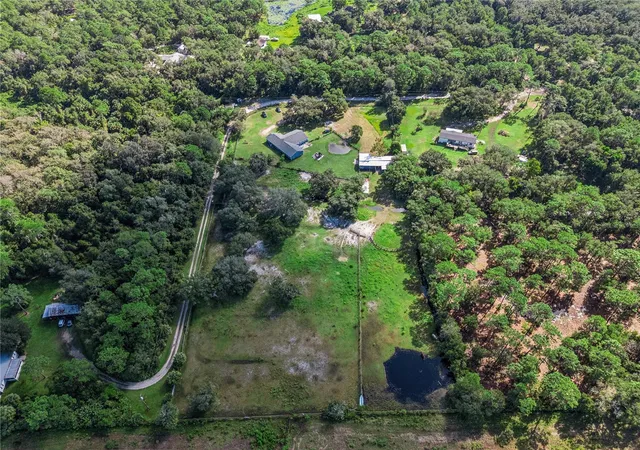 Photo 2 of Single family home for sale at 1350 Arapaho Trl, Geneva, FL 32732 | MLS# O6448323 | Listing updated on 2026-10-30