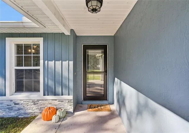 Photo 3 of Single family home for sale at 1350 Arapaho Trl, Geneva, FL 32732 | MLS# O6448323 | Listing updated on 2026-10-30