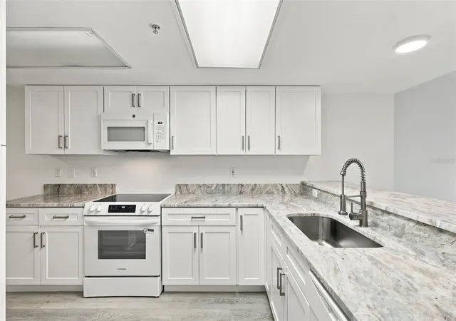 Listing Photo 4 - Condo for sale in building located at 4 Oceans W Blvd, DAYTONA BEACH, FL 32118 - Unit #402A