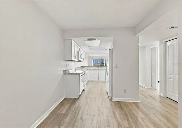 Listing Photo 5 - Condo for sale in building located at 4 Oceans W Blvd, DAYTONA BEACH, FL 32118 - Unit #402A