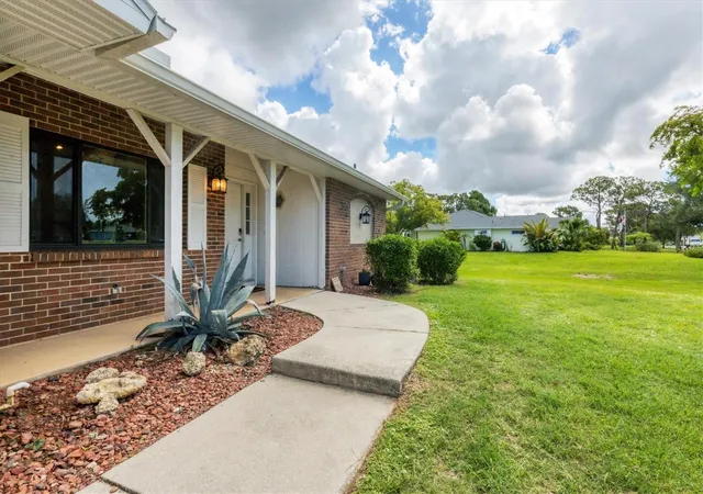 Photo 4 of Single family home for sale at 660 Gillespie St, Englewood, FL 34223 | MLS# D6149089 | Listing updated on 2026-10-08