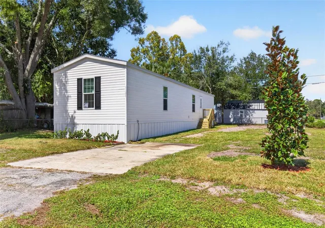 Photo 3 of Manufactured home for sale at 1126 Ave I, Ormond Beach, FL 32174 | MLS# O6448330 | Listing updated on 2026-10-08