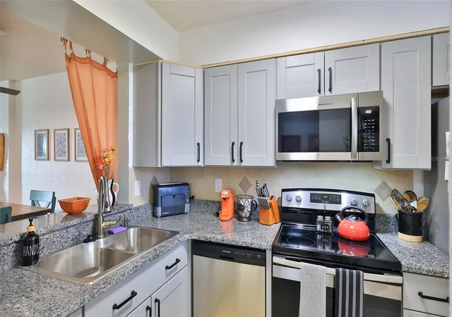 Listing Photo 4 - Condo for sale in building located at 145 N Halifax Ave, Daytona Beach, FL 32118 - Unit #705