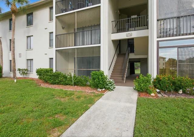 Photo 3 of Condo for sale at 1871 Pine Ridge Way W #E1, Palm Harbor, FL 34684 | MLS# TB8556171 | Listing updated on 2026-10-08