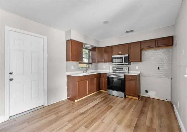 Photo 4 of Single family home for sale at 37124 Goldenrod Ct, Dade City, FL 33523 | MLS# TB8556174 | Listing updated on 2026-10-09