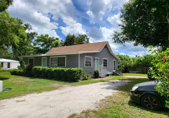 Photo 2 of Single family home for sale at 906 E Gibson St, Arcadia, FL 34266 | MLS# C7531732 | Listing updated on 2026-10-08