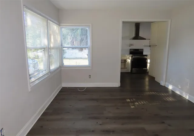 Photo 2 of Single family home for sale at 101 N Glenwood Ave, Clearwater, FL 33755 | MLS# TB8556176 | Listing updated on 2026-10-08