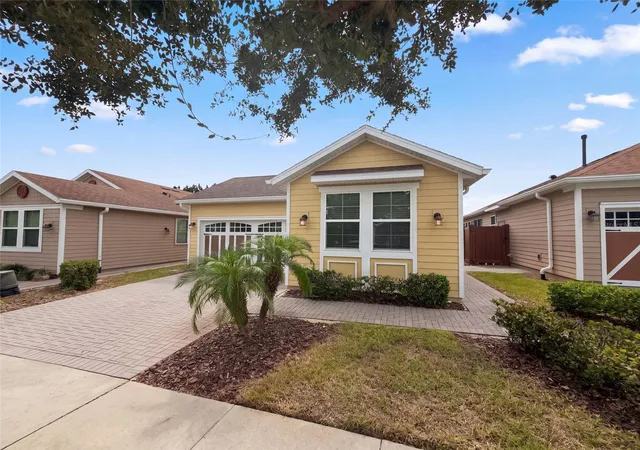 Photo 1 of Single family home for sale at 394 Alcove Dr, Groveland, FL 34736 | MLS# O6448354 | Listing updated on 2026-10-09