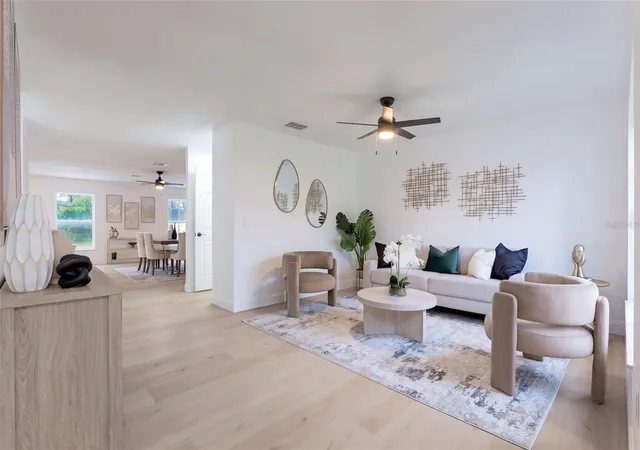 Photo 4 of Single family home for sale at 381 Augustine Ct, Oviedo, FL 32765 | MLS# O6448356 | Listing updated on 2026-10-09