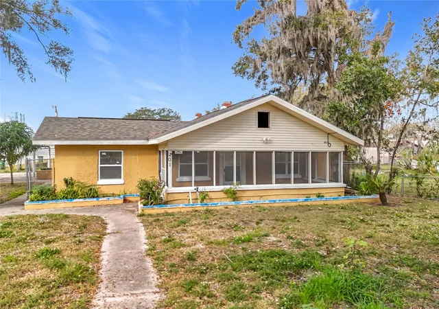 Photo 1 of Single family home for sale at 201 North E St, Leesburg, FL 34748 | MLS# O6448359 | Listing updated on 2026-10-09