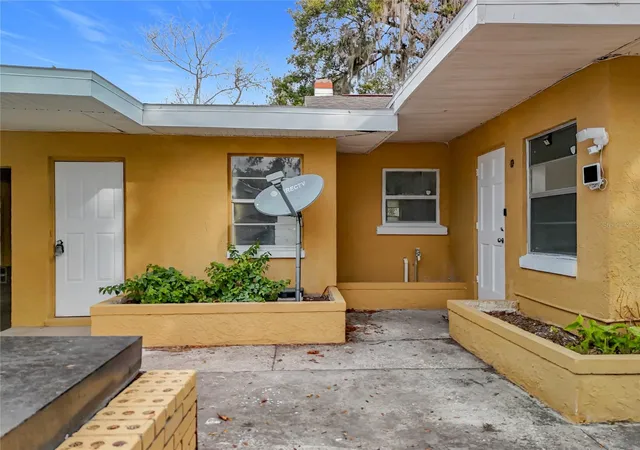 Photo 3 of Single family home for sale at 201 North E St, Leesburg, FL 34748 | MLS# O6448359 | Listing updated on 2026-10-09