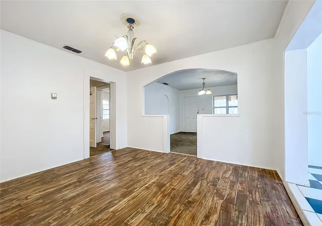Photo 4 of Single family home for sale at 201 North E St, Leesburg, FL 34748 | MLS# O6448359 | Listing updated on 2026-10-09