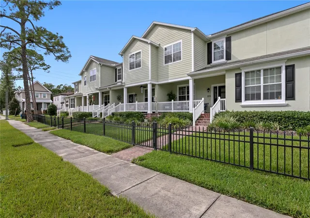 Photo 2 of Townhouse for sale at 225 49th Avenue N, Saint Petersburg, FL 33703 | MLS# TB8556191 | Listing updated on 2026-10-09