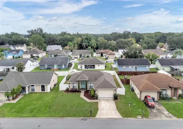 Photo 2 of Single family home for sale at 5836 Daughtery Downs Loop, Lakeland, FL 33809 | MLS# A4708911 | Listing updated on 2026-10-08
