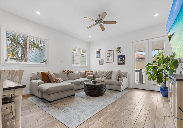 Photo 3 of Townhouse for sale at 2113 W Cass St #1, Tampa, FL 33606 | MLS# TB8556193 | Listing updated on 2026-10-11