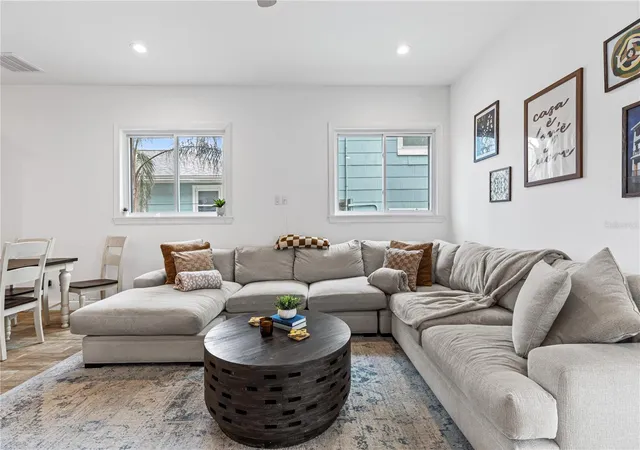 Photo 4 of Townhouse for sale at 2113 W Cass St #1, Tampa, FL 33606 | MLS# TB8556193 | Listing updated on 2026-10-11