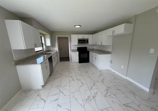 Photo 4 of Single family home for sale at 7008 Harwick Dr, Orlando, FL 32818 | MLS# O6448369 | Listing updated on 2026-10-09