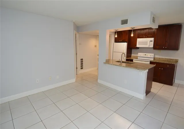 Listing Photo 5 - Condo for sale in building located at 8709 Fancy Finch Dr, Tampa, FL 33614 - Unit #102