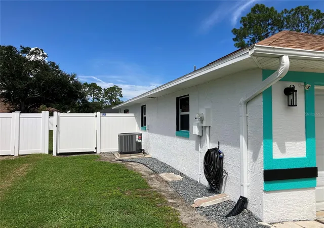 Photo 3 of Single family home for sale at 35 Pine Grv Dr, Palm Coast, FL 32164 | MLS# FC322002 | Listing updated on 2026-10-08
