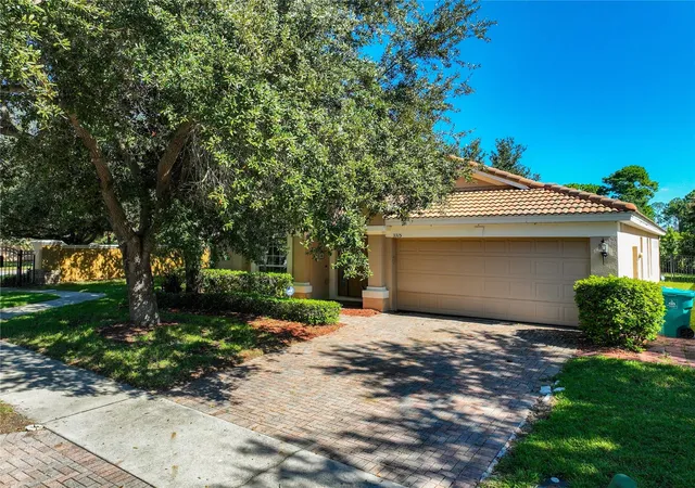 Photo 4 of Single family home for sale at 3315 Flamborough Dr, Orlando, FL 32835 | MLS# O6448379 | Listing updated on 2026-10-29