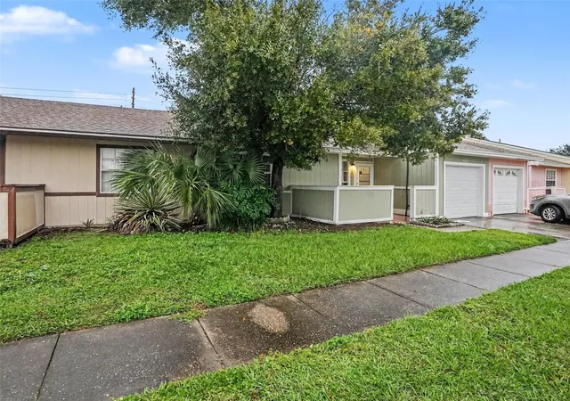 Photo 3 of Townhouse for sale at 5989 Talavera St, Orlando, FL 32807 | MLS# O6448383 | Listing updated on 2026-10-10