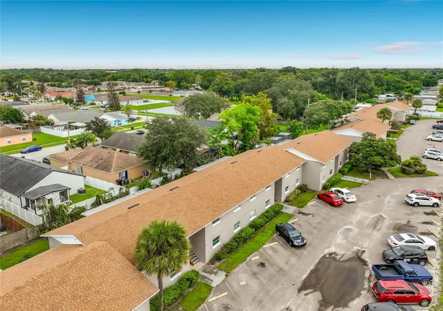 Photo 3 of Condo for sale at 5885 Dahlia Dr #103, Orlando, FL 32807 | MLS# O6448384 | Listing updated on 2026-10-09