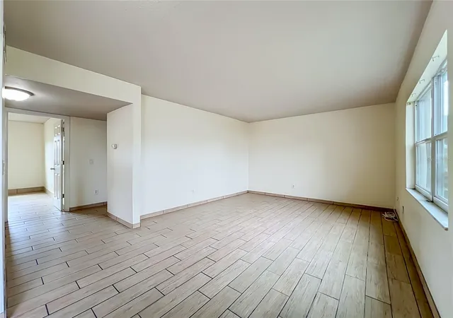 Photo 4 of Condo for sale at 5885 Dahlia Dr #103, Orlando, FL 32807 | MLS# O6448384 | Listing updated on 2026-10-10
