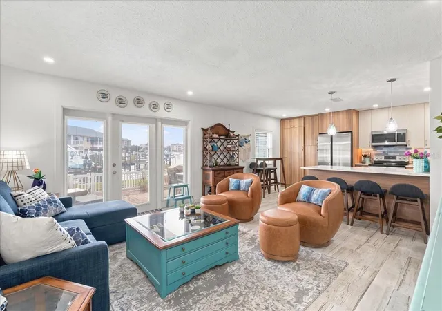 Listing Photo 4 - Condo for sale in building located at 5153 Salmon Dr Se, ST PETERSBURG, FL 33705 - Unit #B