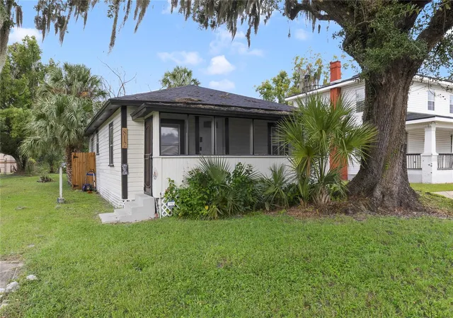 Single family home for sale at 812 S Locust Ave, SANFORD, FL 32771 | MLS# O6448389