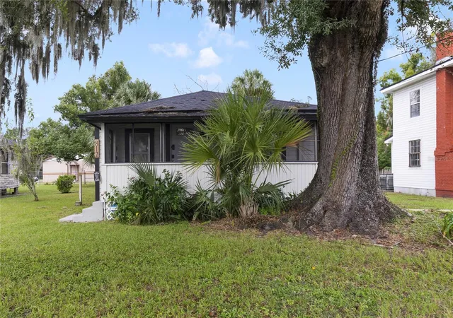 Photo 1 of Single family home for sale at 812 S Locust Ave, Sanford, FL 32771 | MLS# O6448389 | Listing updated on 2026-10-22