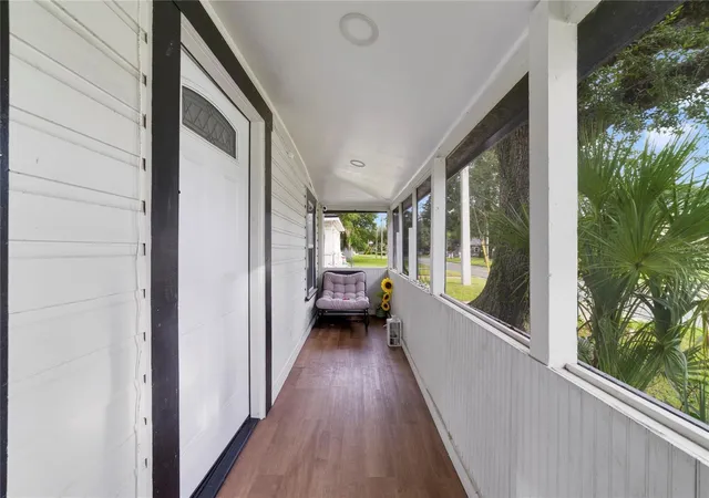 Photo 2 of Single family home for sale at 812 S Locust Ave, Sanford, FL 32771 | MLS# O6448389 | Listing updated on 2026-10-22