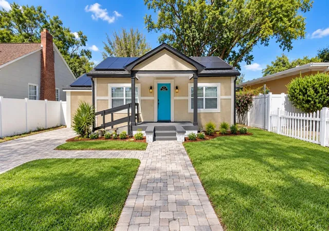 Single family home for sale at 936 E Shadowlawn Ave, TAMPA, FL 33603 | MLS# TB8556226
