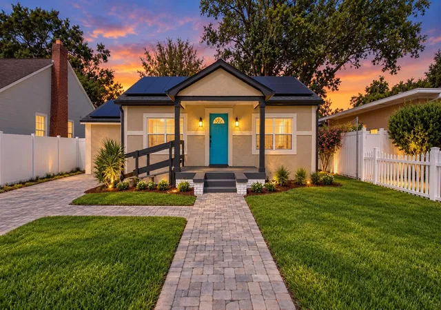 Photo 1 of Single family home for sale at 936 E Shadowlawn Ave, Tampa, FL 33603 | MLS# TB8556226 | Listing updated on 2026-10-11