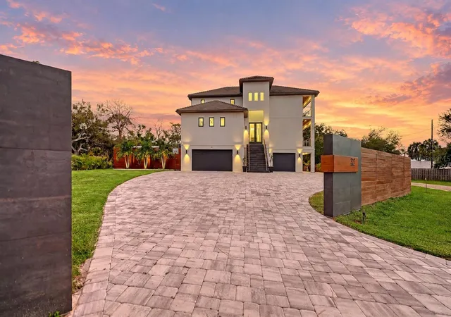 Photo 2 of Single family home for sale at 327 Roberts Rd, Nokomis, FL 34275 | MLS# A4708918 | Listing updated on 2026-10-09