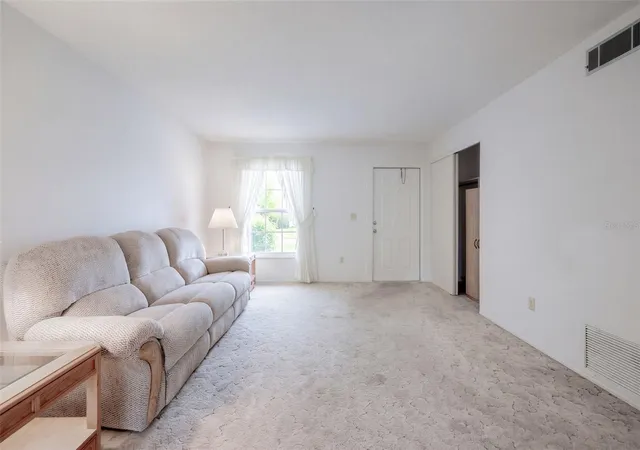 Photo 4 of Single family home for sale at 6657 Gunnell Ct, Orlando, FL 32809 | MLS# O6448404 | Listing updated on 2026-10-10
