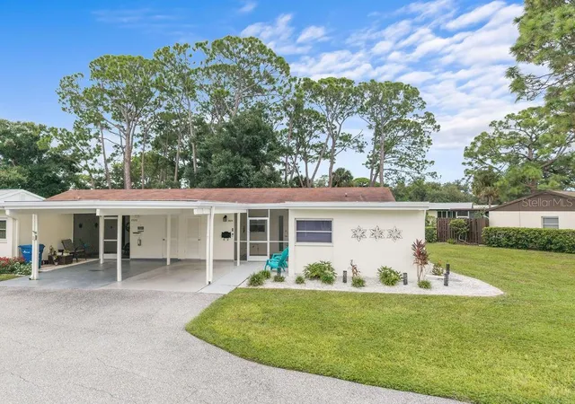 Photo 2 of Single family home for sale at 3524 Green View Ct #49, Sarasota, FL 34231 | MLS# A4708925 | Listing updated on 2026-10-09