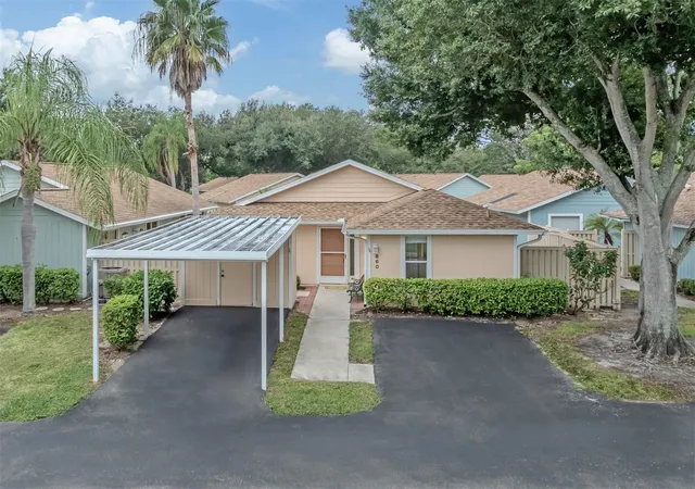 Single family home for sale at 860 Chatham Dr #860, VENICE, FL 34285 | MLS# C7531747