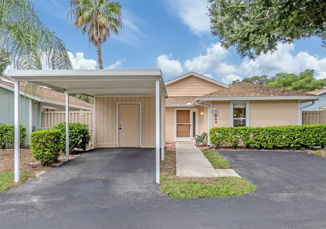Photo 2 of Single family home for sale at 860 Chatham Dr #860, Venice, FL 34285 | MLS# C7531747 | Listing updated on 2026-10-10