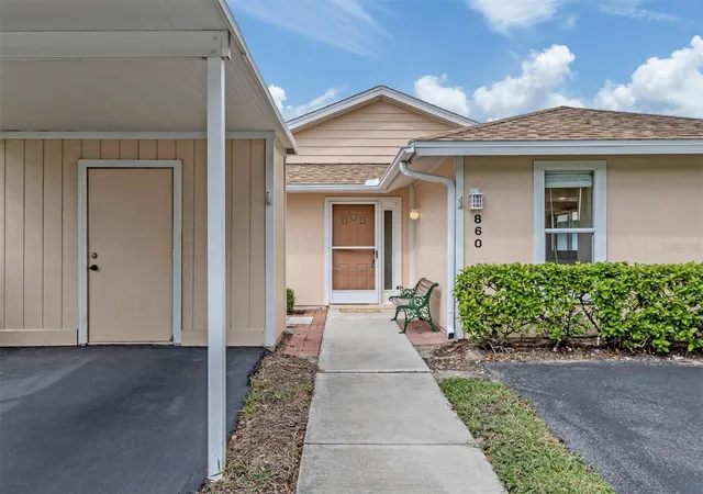 Photo 3 of Single family home for sale at 860 Chatham Dr #860, Venice, FL 34285 | MLS# C7531747 | Listing updated on 2026-10-10