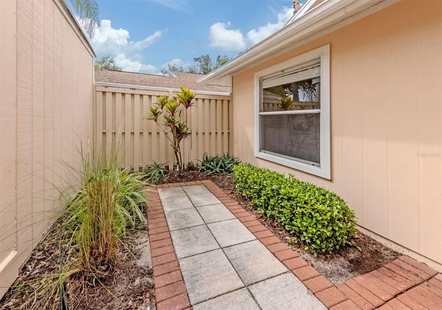 Photo 4 of Single family home for sale at 860 Chatham Dr #860, Venice, FL 34285 | MLS# C7531747 | Listing updated on 2026-10-10