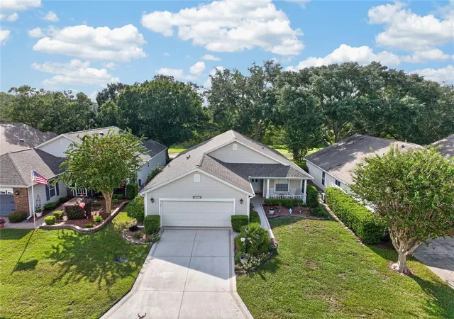 Photo 2 of Single family home for sale at 25005 Cranes Roost Cir, Leesburg, FL 34748 | MLS# G5118824 | Listing updated on 2026-10-20
