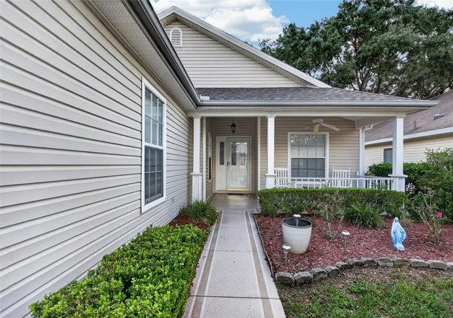 Photo 3 of Single family home for sale at 25005 Cranes Roost Cir, Leesburg, FL 34748 | MLS# G5118824 | Listing updated on 2026-10-20