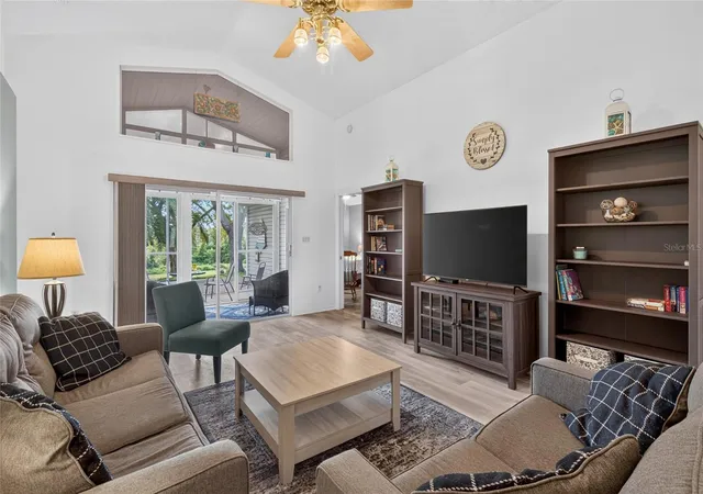 Photo 4 of Single family home for sale at 25005 Cranes Roost Cir, Leesburg, FL 34748 | MLS# G5118824 | Listing updated on 2026-10-20