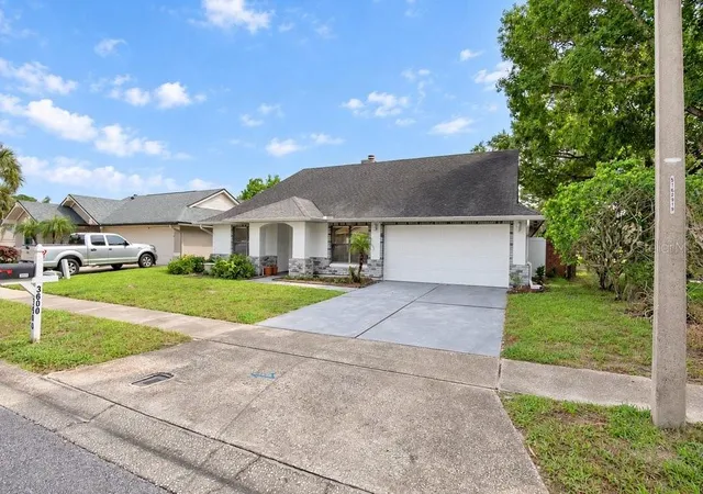Photo 3 of Single family home for sale at 3600 Biscayne Dr, Winter Springs, FL 32708 | MLS# V4951714 | Listing updated on 2026-10-10