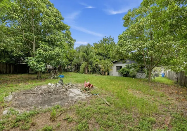 Photo 2 of Single family home for sale at 2219 11th Avenue W, Bradenton, FL 34205 | MLS# A4708928 | Listing updated on 2026-10-08