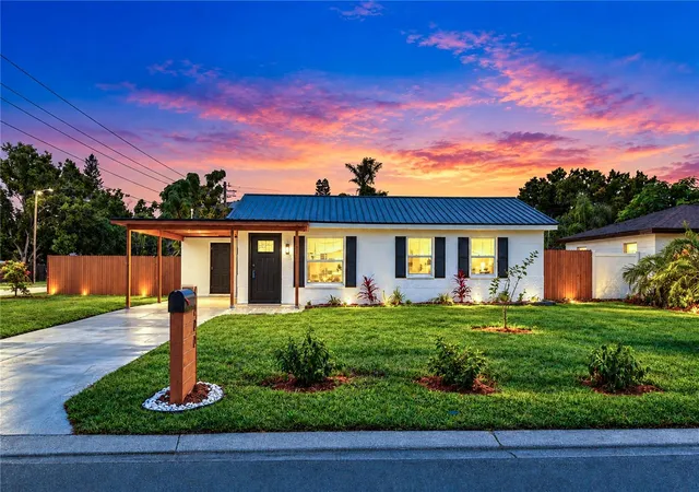 Single family home for sale at 4000 W Wallace Ave, TAMPA, FL 33611 | MLS# TB8556246