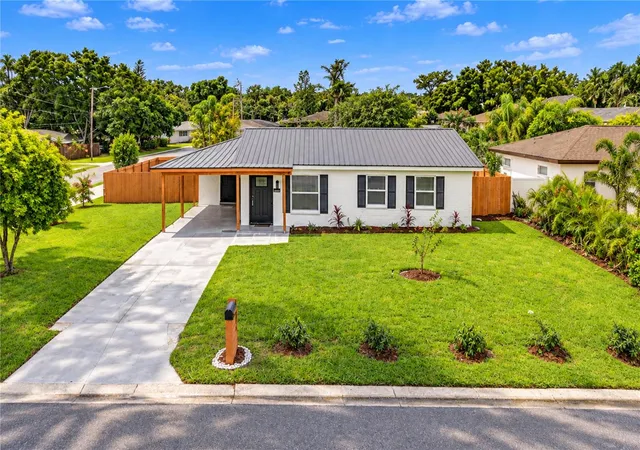 Photo 2 of Single family home for sale at 4000 W Wallace Ave, Tampa, FL 33611 | MLS# TB8556246 | Listing updated on 2026-10-09